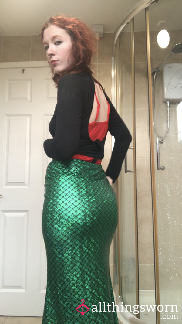 A Siren’s Lure 🧜‍♀️ - Quick Mermaid Strip Tease