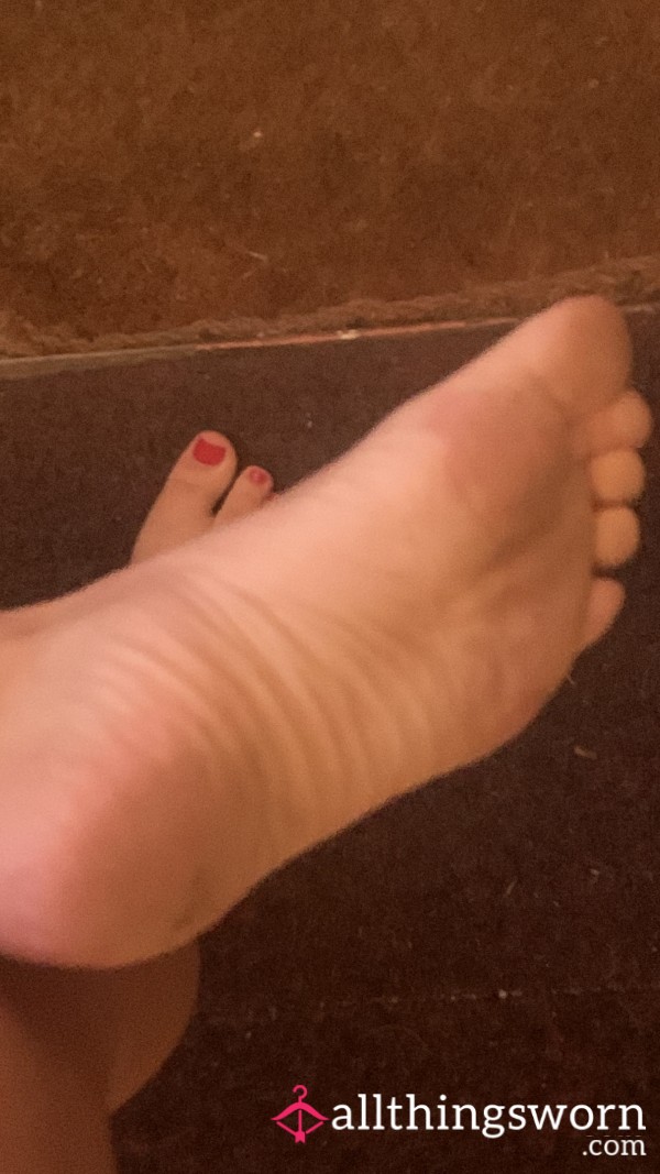 A Walk Barefoot Down My Stairs&outside😝