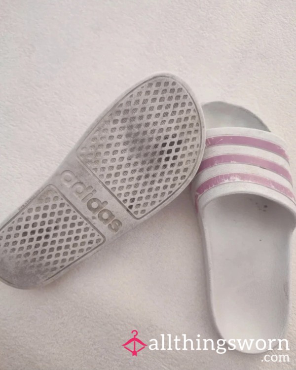 Adidas Pink/white Slippers😍🥵Wellworn|Damage