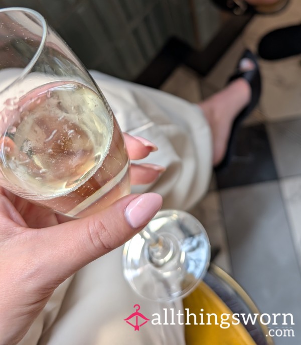 Admire My Gorgeous Feet - 10 Pictures