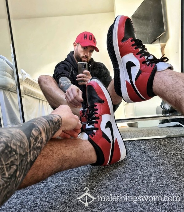 Air Jordan 1 Chicago Red/Black – UK 9.5 – Well Worn