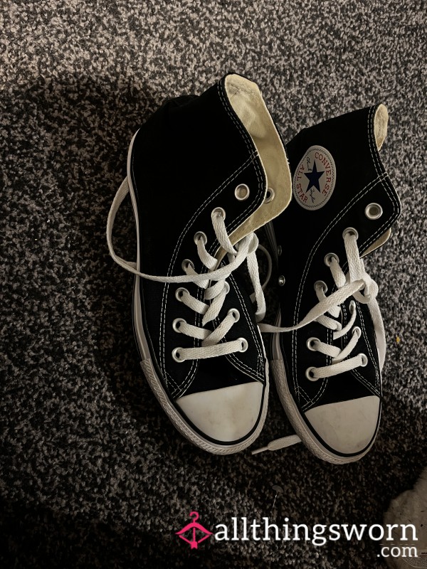 All Star Converse- Size 6🖤