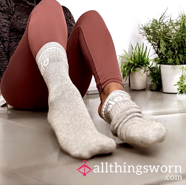 Alo Yoga Crew Socks (grey)