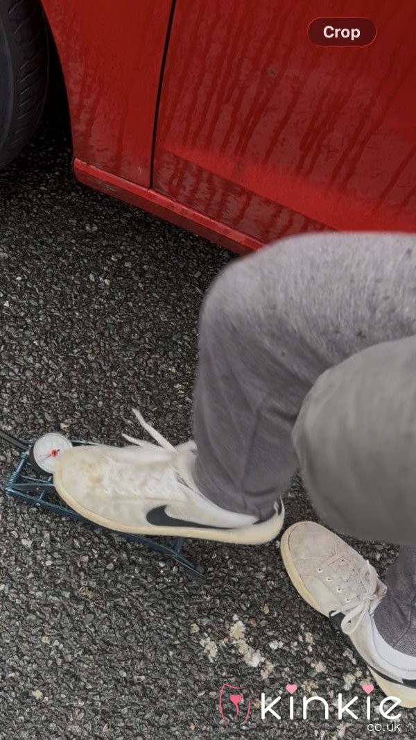 Alpha Pumping My Tyre In The Rain - Using A Foot Pump 😇😈 (3.30min)