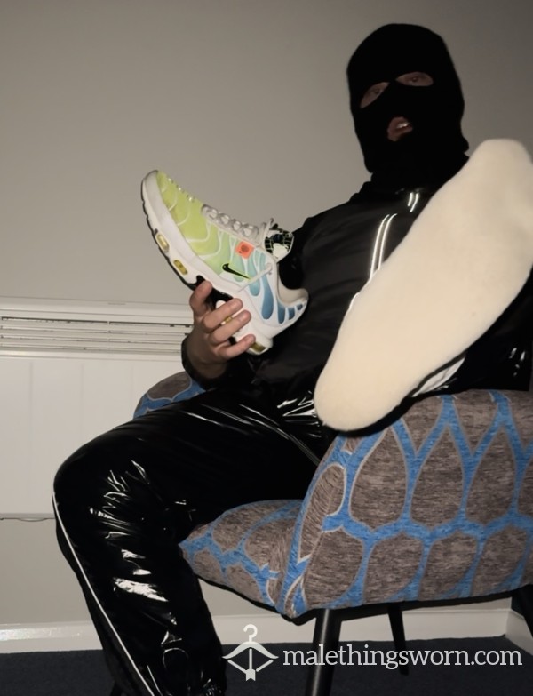 ALPHA SHOWING OFF GEAR AND SOCKS 👟🧦