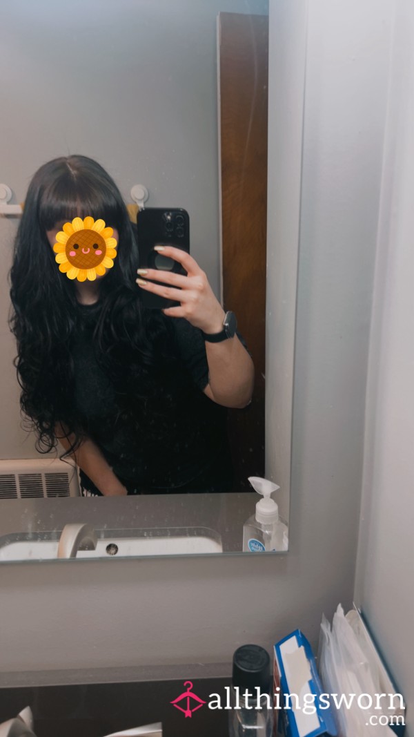 ♥️ALT GIRL BLACK HAIR EXTENSIONS 22-24 INCHES WAVY. CONSTRUCTION GIRL