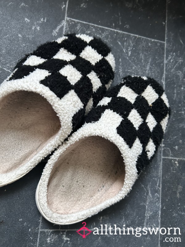 STINKY. Cuck/cuckquean Slippers Sniffer Lick Em Clean Chequered With Alpha @Sierra_Tango_Romeo_8 🤘🏼🖤