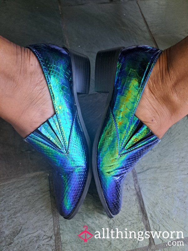 *Amazing* Blue Iridescent Snakeskin Print Loafers Sz9