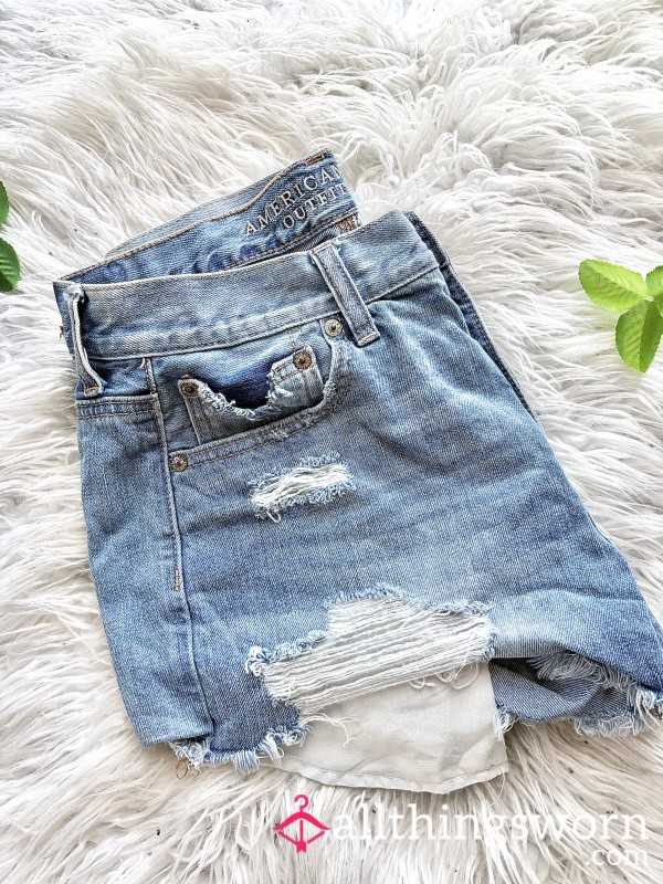 American Eagle 🦅 Distressed Shorts