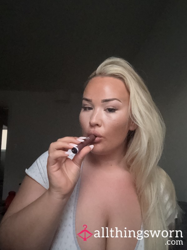And Suddenly Your Reaching For Your Wallet, You Can’t Help But Lose All Control When It Comes To A Hot Woman Smoking