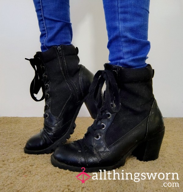 Ankle Cut Pleather Lace Up Boots Size 5.5 🖤