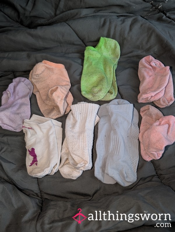 Different Coloured Ankle Socks 🧦