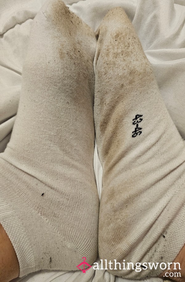 Sweaty, Ankle Sport Socks, Worn For Days In Hot Trainers. Then Went Outside, They Got Grubby.