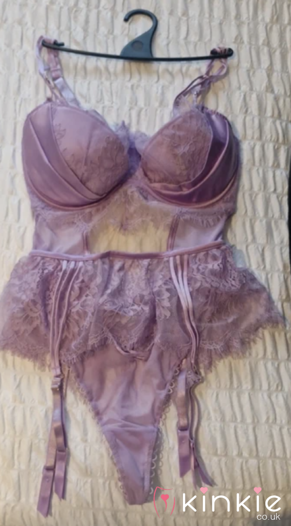 Ann Summers Lilac Lace Basque Set