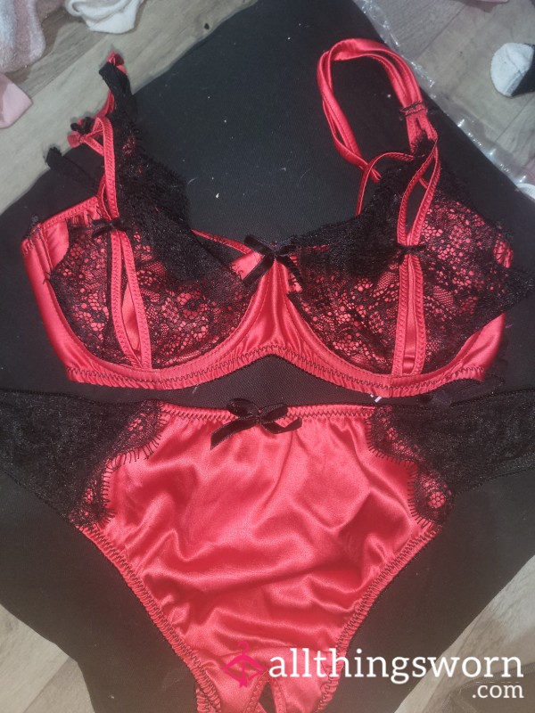 Ann Summers Red And Black Crotchless P**kaboo Set