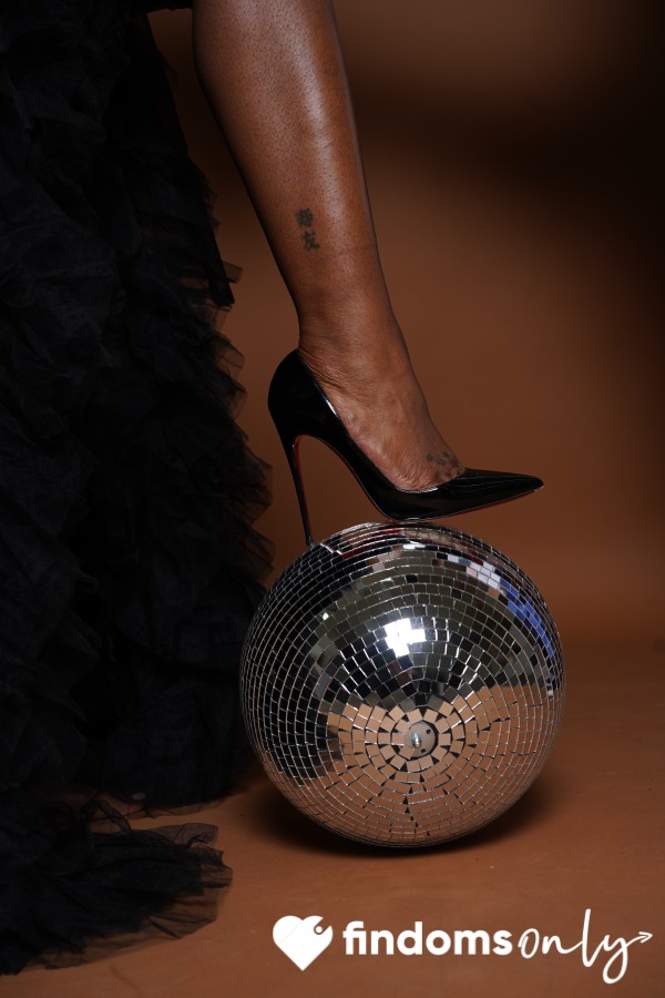 Arches In Heels: Your Chocolate Princess Flexing In High-End Strut