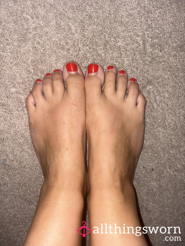 ASMR - C*m Moisturise And Rub My Feet With Me After A Long Day At Work ,watch Me Get Into Every Inch Of Them , Listen To The S**y Noise The Cream Makes While I Rub My Sore Feet 🦶🏼💦🤤
