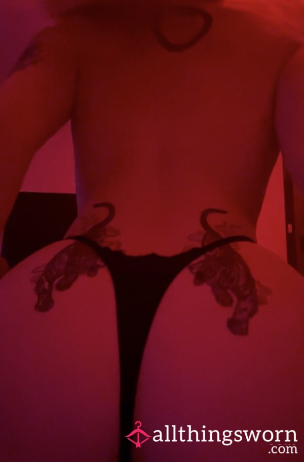 🍑 A** Jiggle Videos In String Thong 🍑