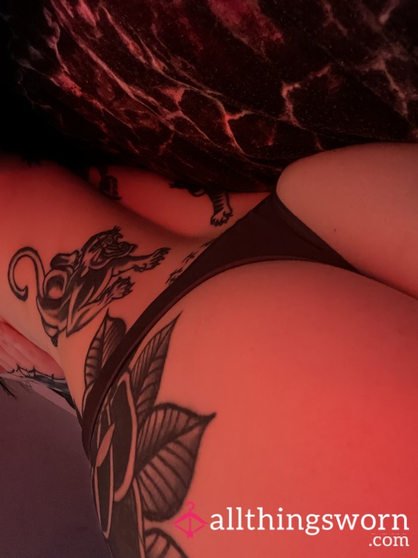 A** N No Panties🍑