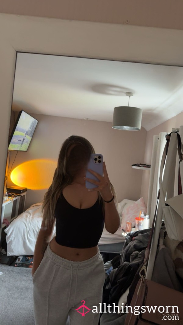 A** Pics 💋