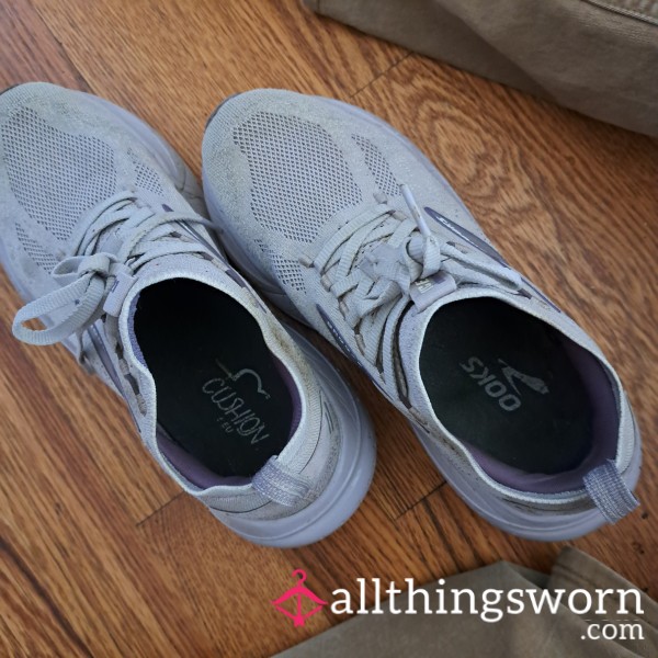 Auction To Be Announced, Brooks Running Shoes • Size 6