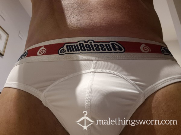 Aussieb*m, White Briefs