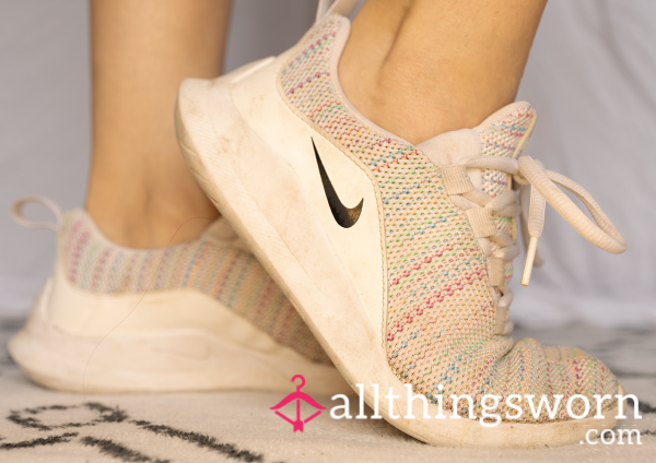 Authentic Sunkissed Nike Tanjuns - Well-Loved & Worn-In - US SIZE 5Y