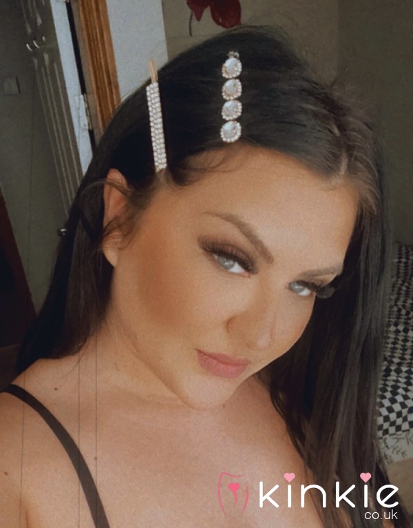 Available For S**ting 😈 Horny And Wet