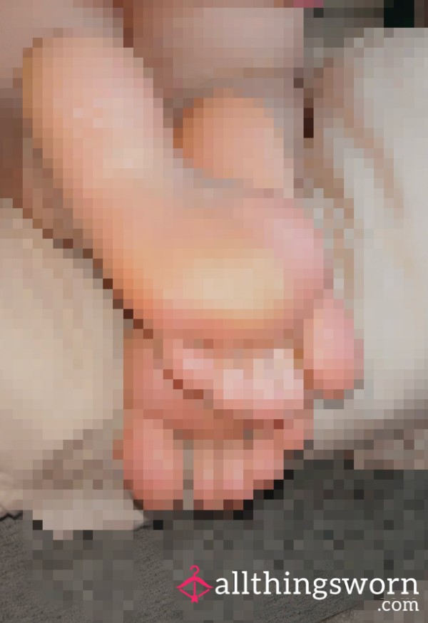👣 Baby Oil Feet – Shiny, Slippery, And Irresistible 👣