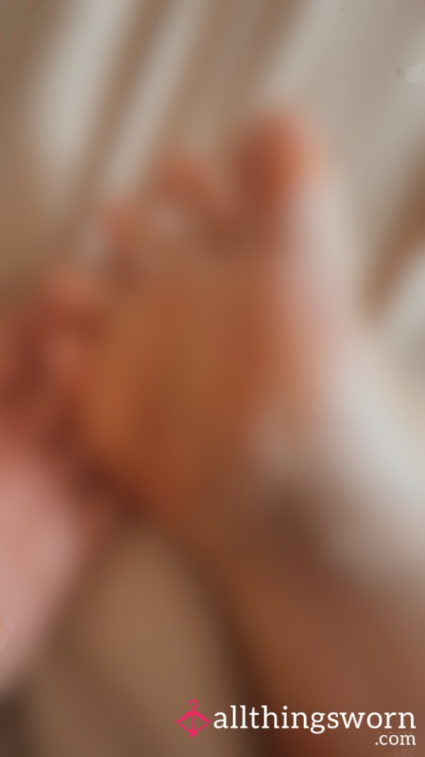 👣 Baby Oil Feet – Shiny, Slippery, And Irresistible 👣