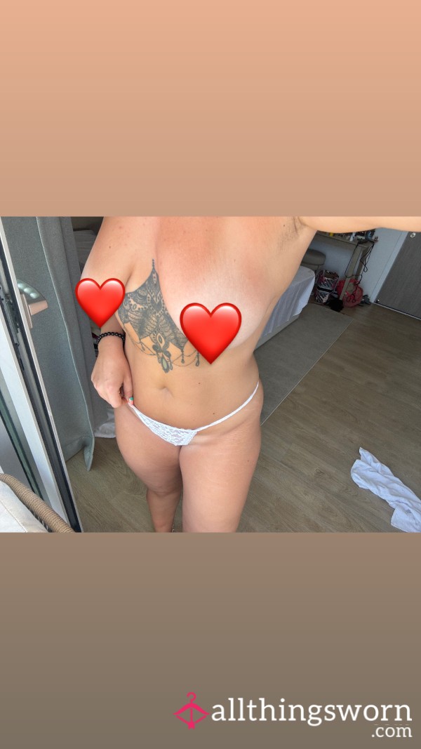 Balcony Fingering & Walking Round Topless On Holiday 💋