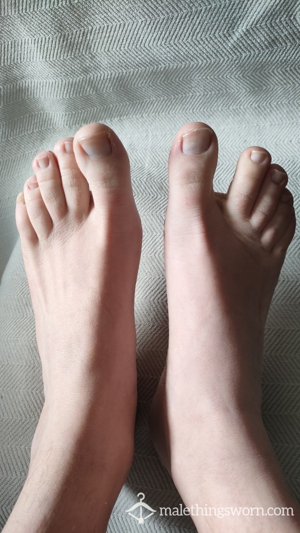 Bare Feet After A Full Day In Socks… Anyone Curious? 🦶👀