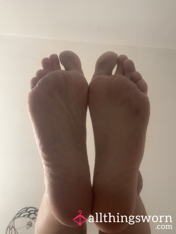 Bare Feet Pics With A Little Soapy Action Too