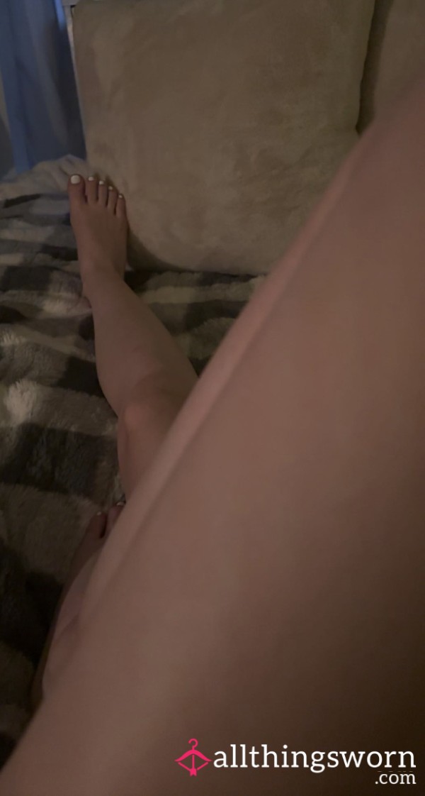 Bare Feet Pictures🤍🦶🏻