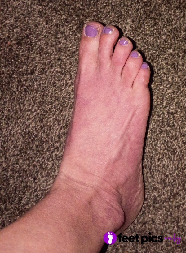 Bare Lilly Feet