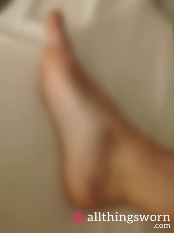 Bare Soles And Arches 🍒