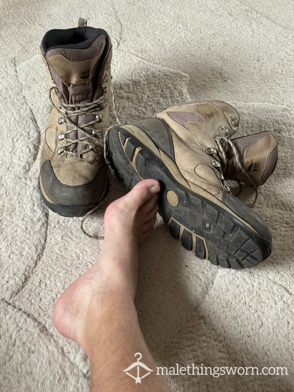 Barefoot Boots Worn Across Egypt & Middle East