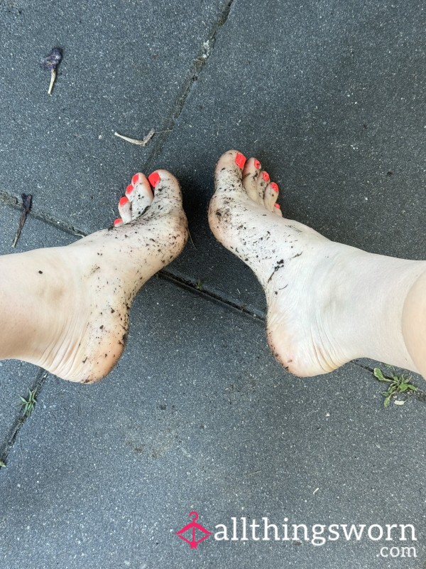Barefoot Gardening = Dirty Feet