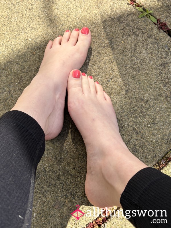 Barefoot Goddess: A Foot Worship Journey