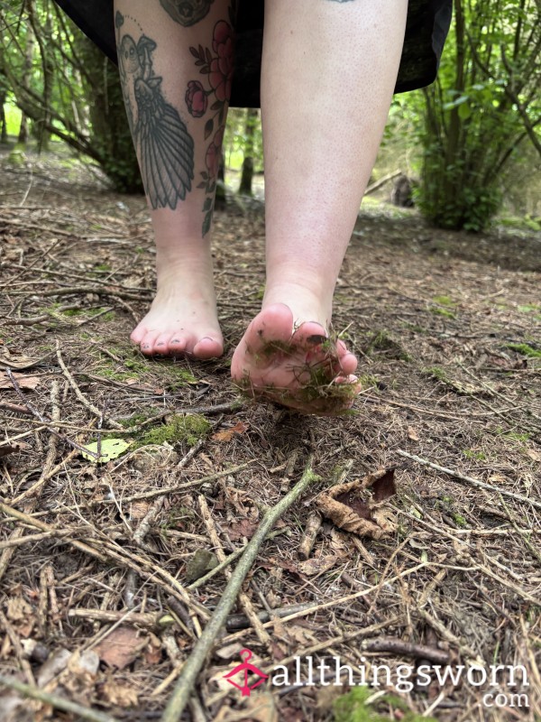 Barefoot Walk And Show Dirty Soles🦶🏻🌲