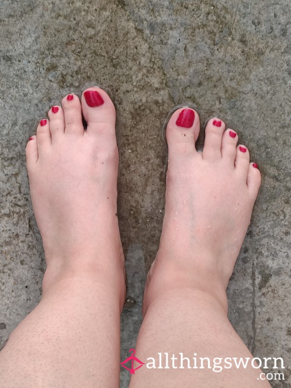 Barefoot In The Rain: Wet Soles And Red Nails Splashing For You 👣💦