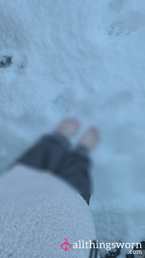 ❄️ Barefeet In The Snow…  👣