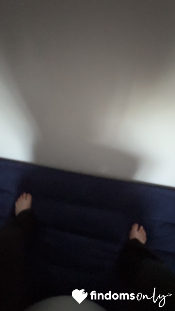 Barefoot Inflatable Fun: Big Balloon Bouncing & Heavy Vinyl ASMR