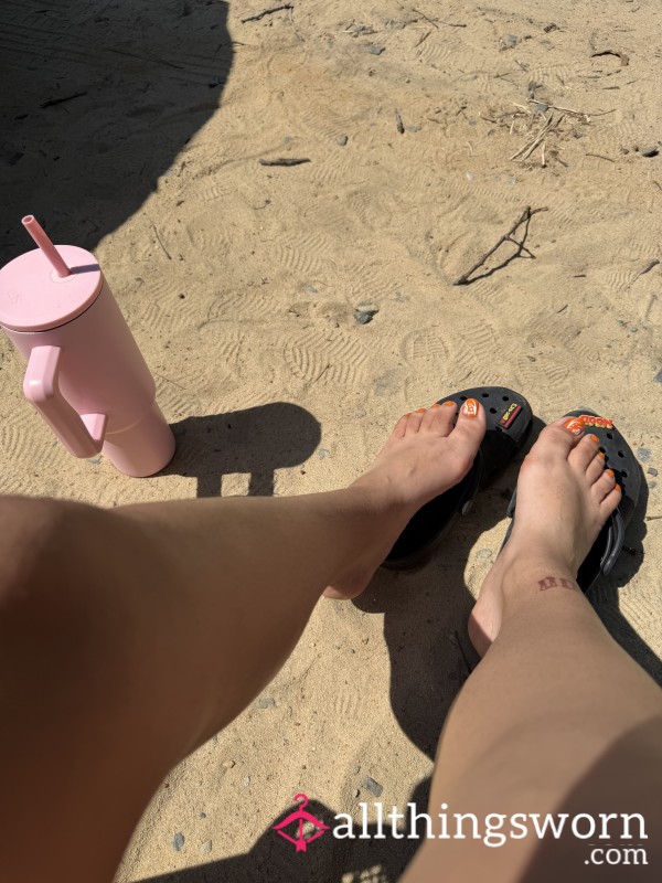 Barefoot Outdoor Foot Fetish Video – Close-Ups, Toe Curls & Flexing Tease
