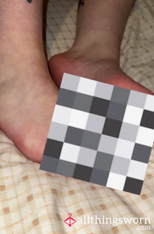 Barefoot Photoshoot On Bed🦶🏻📸