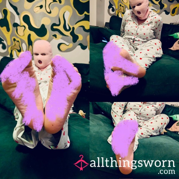 Barefoot Poses Set In My Cute Hello Kitty Pyjamas - Stretch, Crease, Spread , Arch 💕