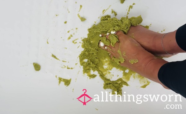 Barefoot Tease – Mushy Peas Between My Toes