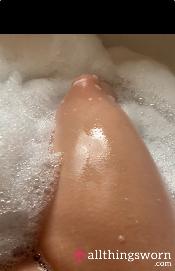 C*m Watch Me Play In The Hot Bath..
