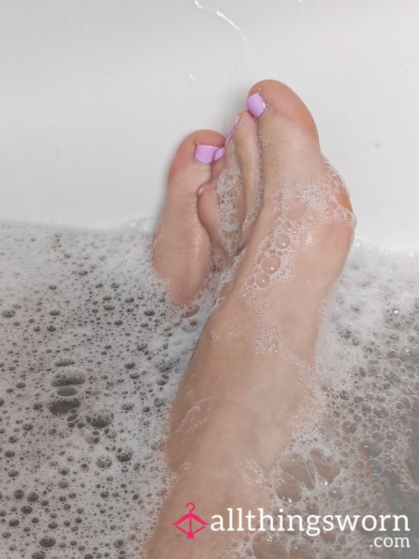 Bath Time Feet 💜