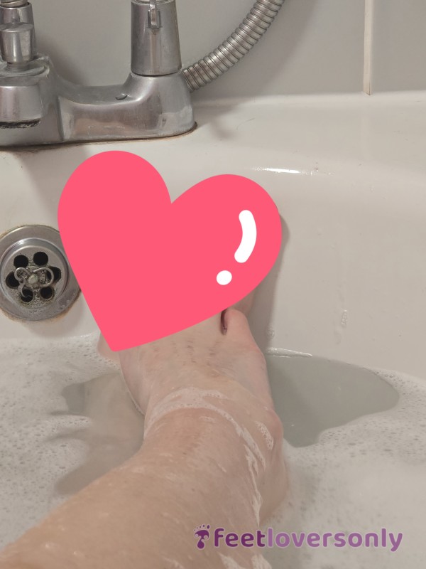Bath Time Feet Pics 📸